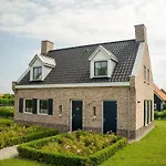 Comfortable Holiday Home, 700 M From The Beach