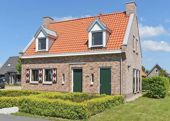 Comfortable Holiday Home, 700 M From The Beach